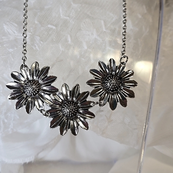 Sunflower Necklace - Picture 1 of 4
